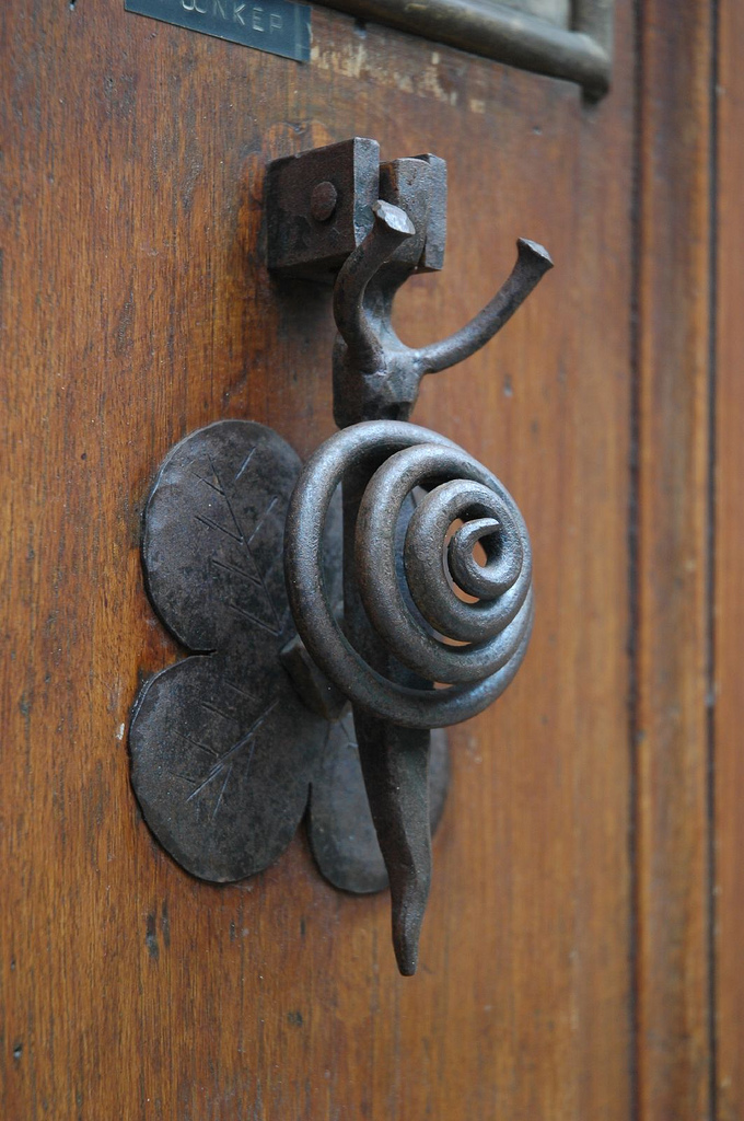 Door-knocker Provençal (in Seguret)
